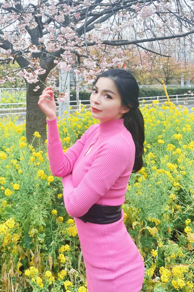 Foto seksi Pink Sandra Olga Bibir Merah