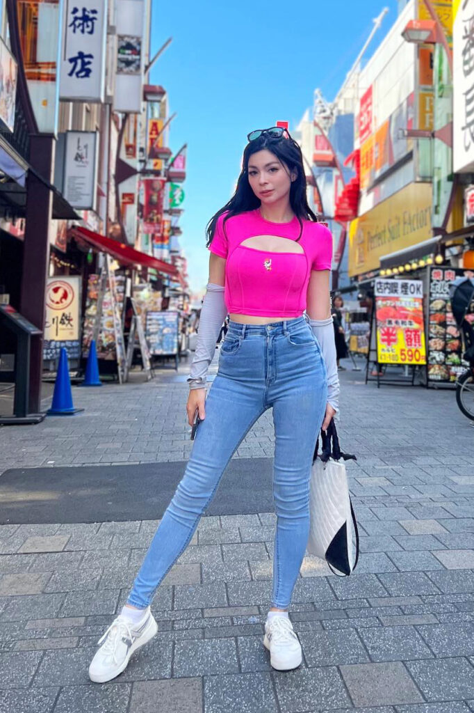 Foto seksi Pink Sandra Olga Celana Jeans Ketat