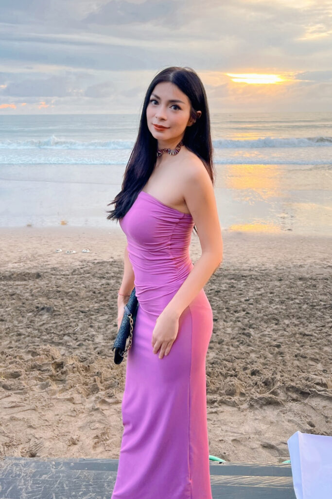 Foto seksi Pink Sandra Olga Gaun Ketat Sensual