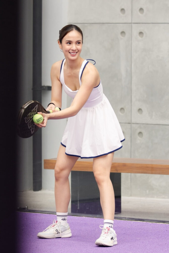 Naysa Marcella Foto Padel Seksi Pose siap Pukul Bola