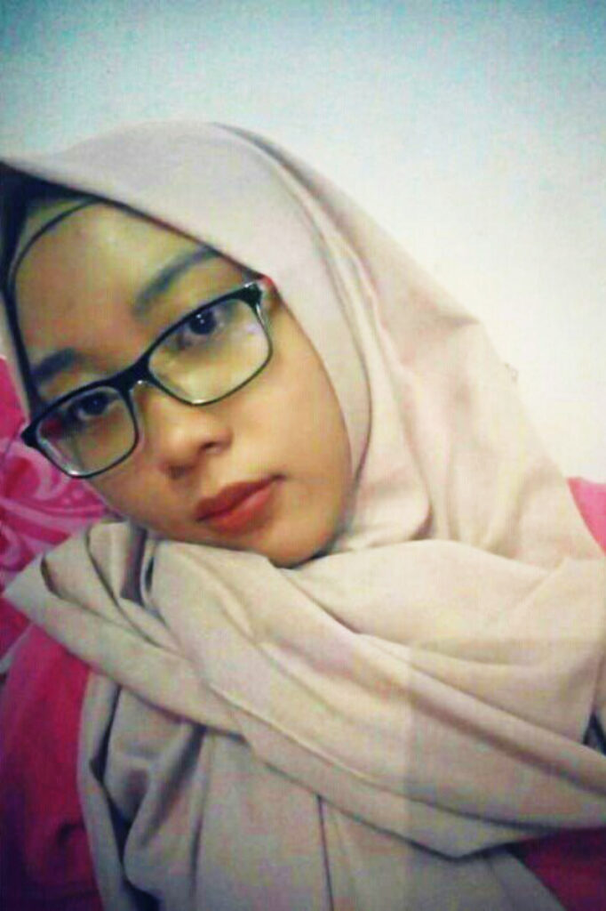 Cewek Cantik dan manis Ani Revani Bibir HOt