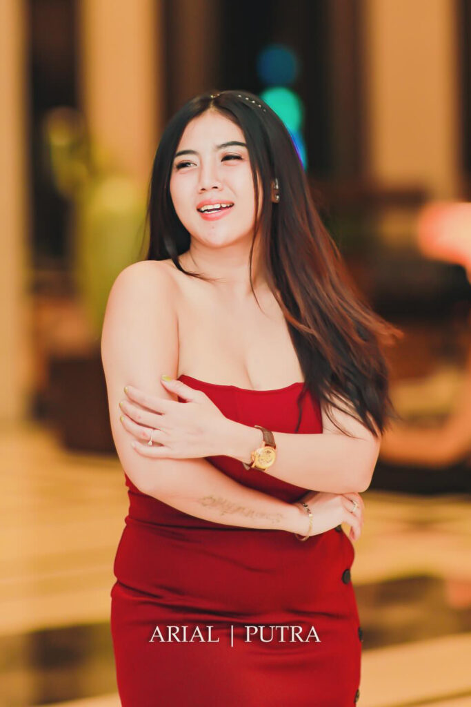 Foto Seksi Queen R Cece Anjella Model Dewasa