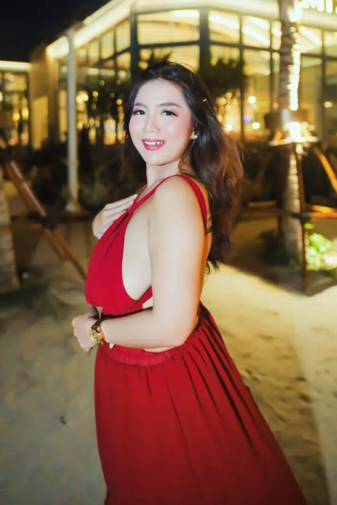 Foto Seksi Queen R Cece Anjella Susu gantung