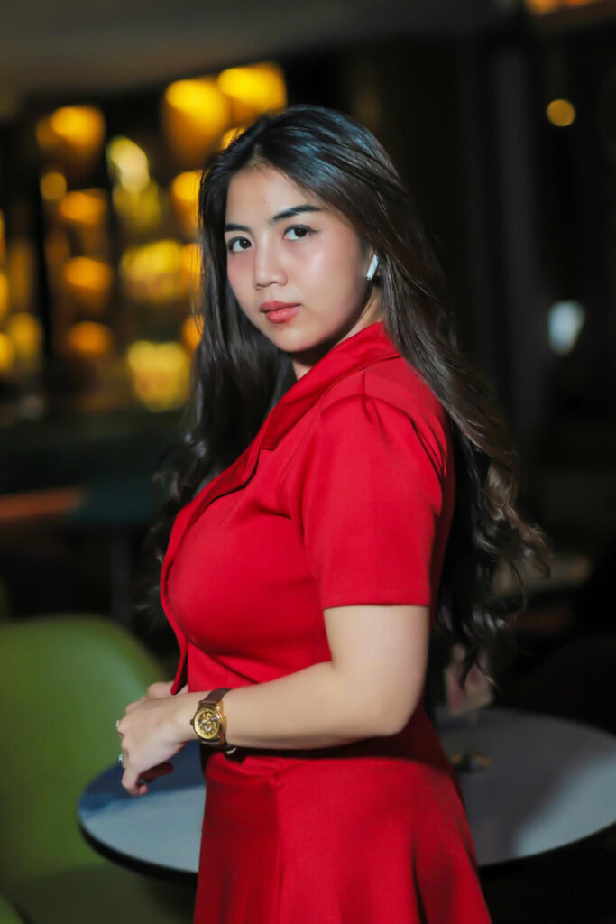 Foto Seksi Queen R Cece Anjella Tatapan mata Sensual