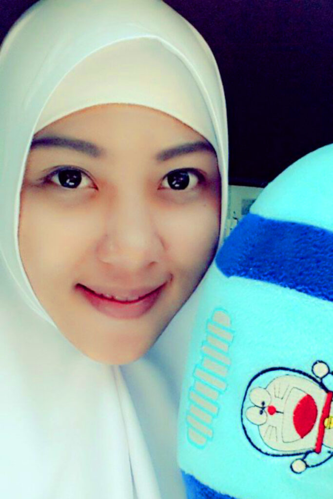 Foto Selfie Ani Revani Di Dalam Mobil Senyum manis Mahasiswi dan TNI