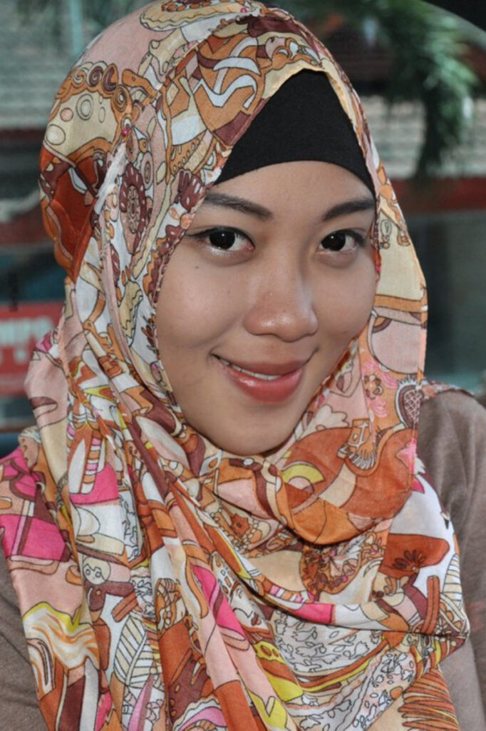 Foto Selfie Ani Revani Di Dalam Mobil Senyum manis Selfie Hot