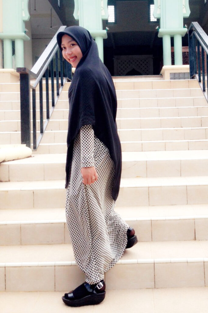 Gamis Syari Cantik Bidang Makassar Ani Revani Backpose