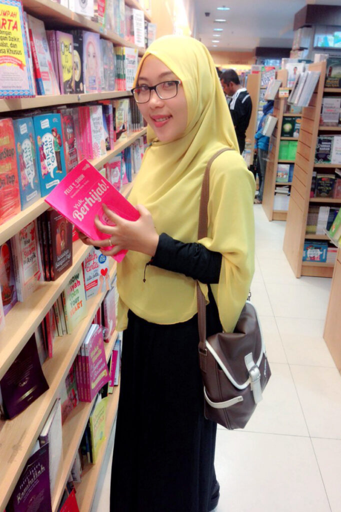 Gamis Syari Cantik Bidang Makassar Ani Revani Berhijab