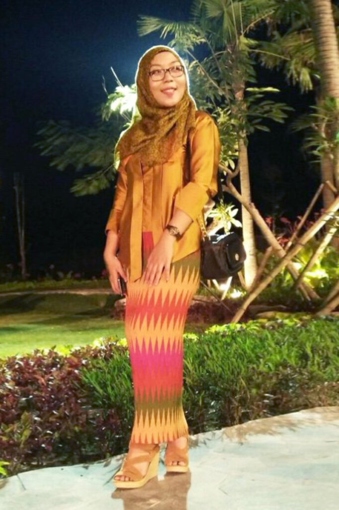 Gamis Syari Cantik Bidang Makassar Ani Revani Kebaya Sarung Toraja