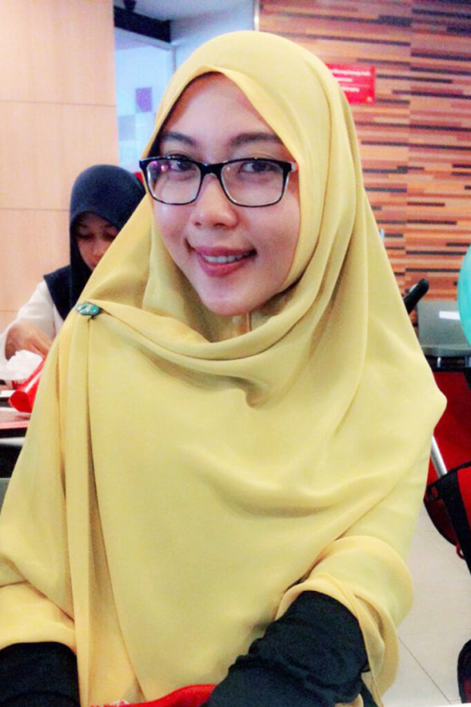 Gamis Syari Cantik Bidang Makassar Ani Revani Selfie KFC