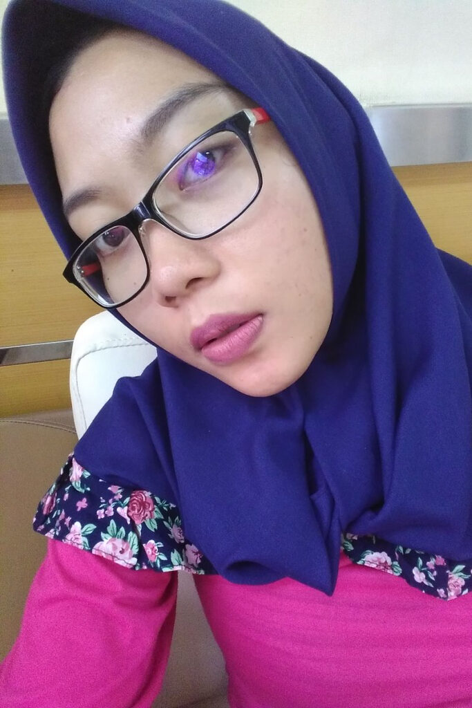 Tatapan Mata Seksi Ani Revani