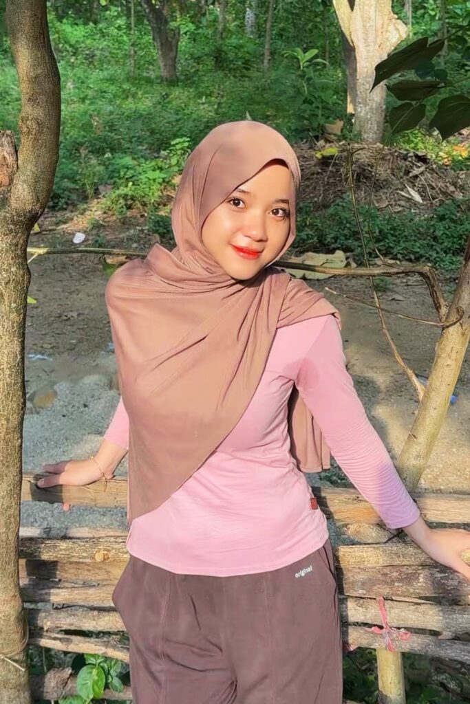 Foto Seksi Hey Hesty Purwanti Pink Busung Dada Basa ketek
