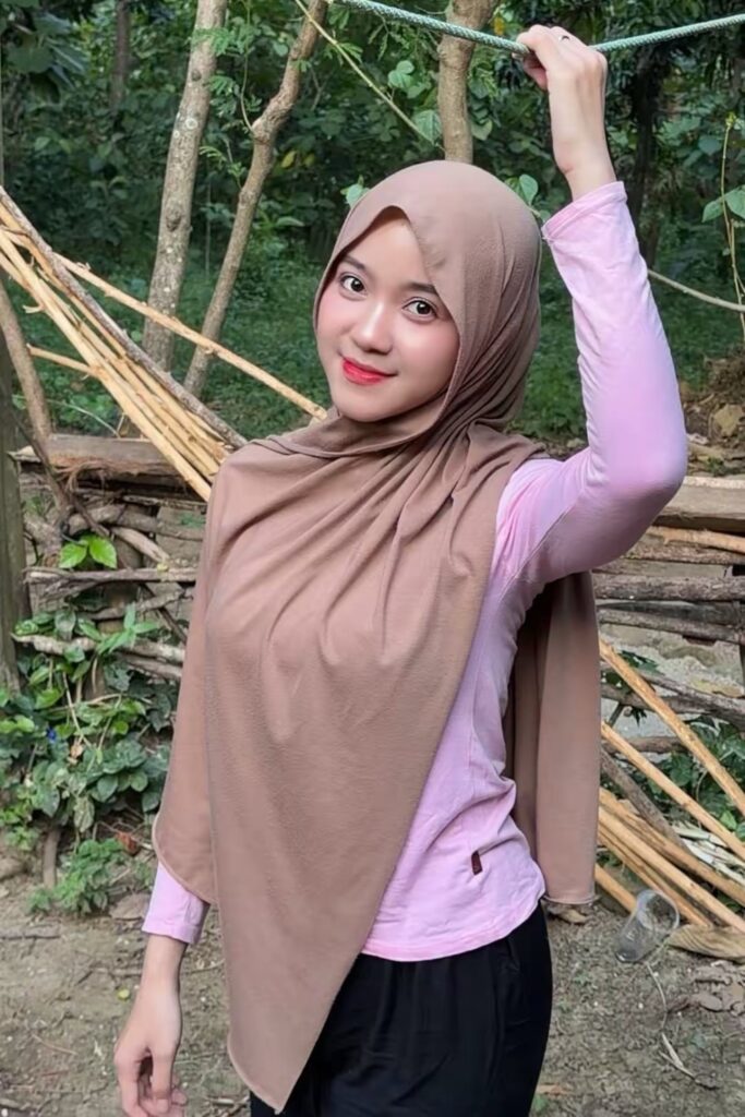 Foto Seksi Hey Hesty Purwanti Pink Imut