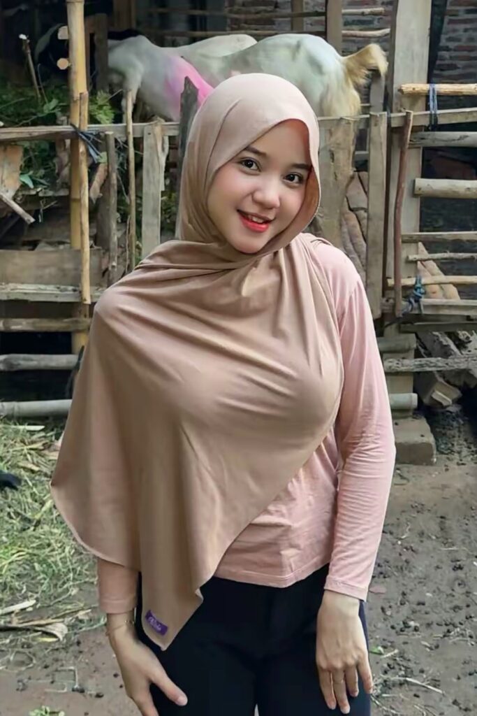Foto Seksi Hey Hesty Purwanti Pink Jilbab Coklat Ketat