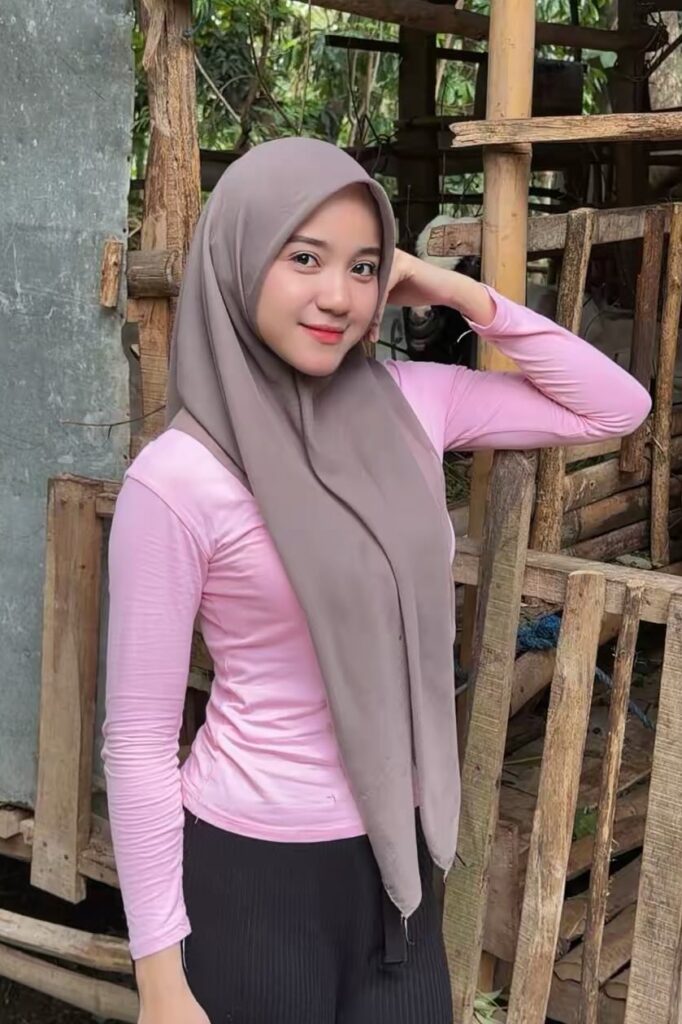 Foto Seksi Hey Hesty Purwanti Pink Senyum Hot