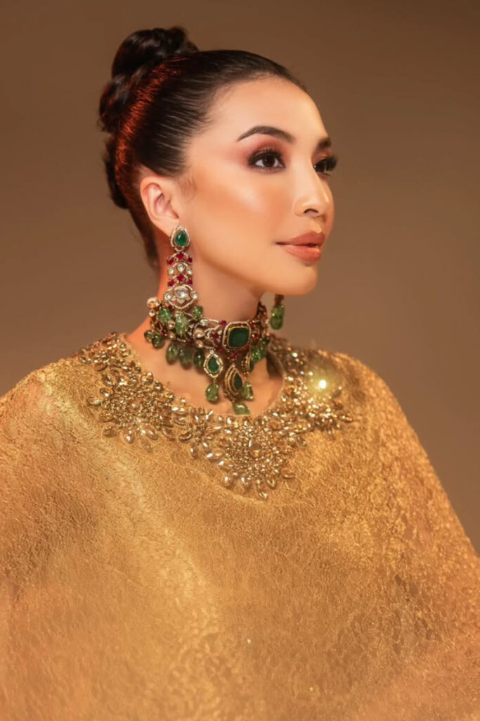 Kaftan Seksi Manohara Glamour dan Golden3