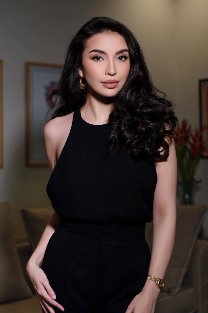 Tantop Hitam Seksi Manohara1