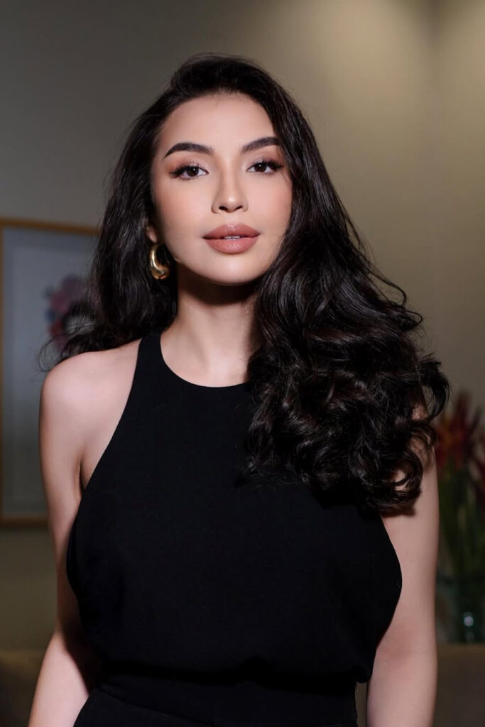 Tantop Hitam Seksi Manohara2