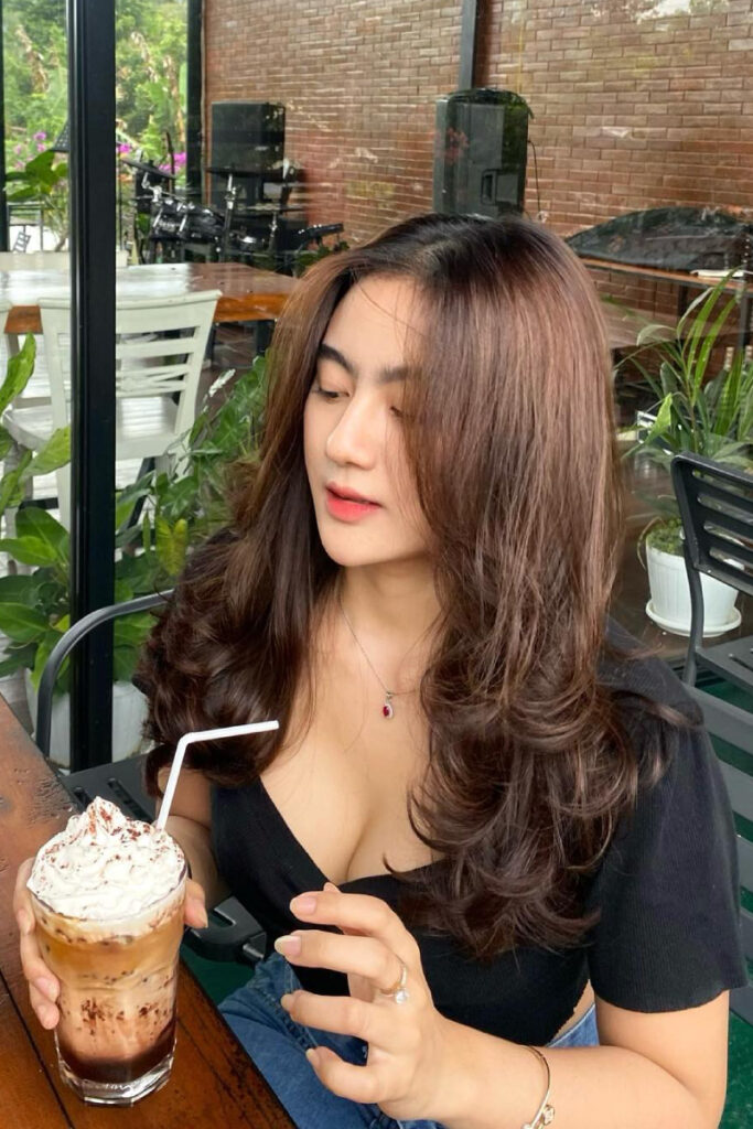 Amoura Sheba Selebgram Bigo Seksi Minum Susu