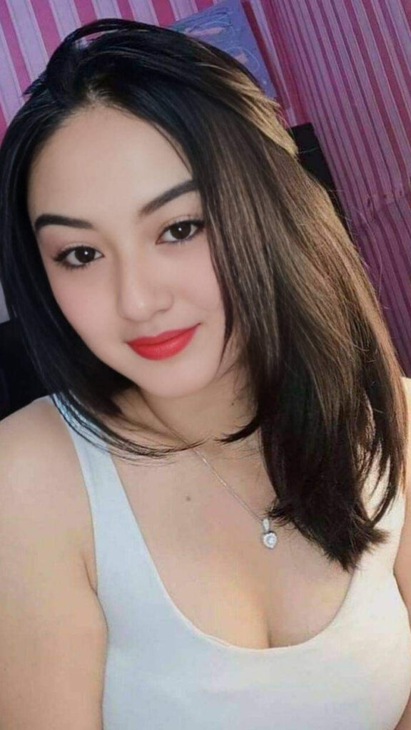 Tante kulit putih mulus senyum seksi