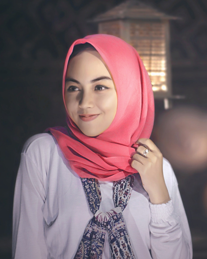 Kumpulan Foto Cewek IGO dan Mahasiswi Pakai Hijab Merah dan Jilbab