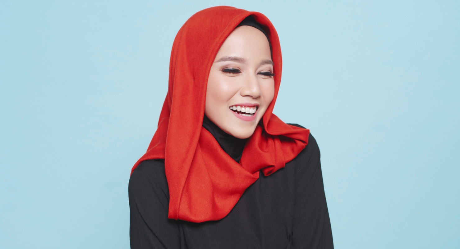 Kumpulan Foto Cewek IGO dan Mahasiswi Pakai Hijab Merah dan Jilbab Manis Dan Cantik