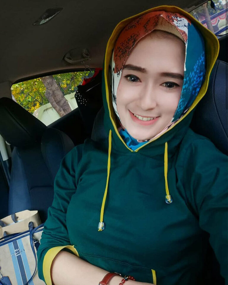 Kumpulan Foto Cewek IGO Hijab Selfie yang Cantik dan Manis Terbaru