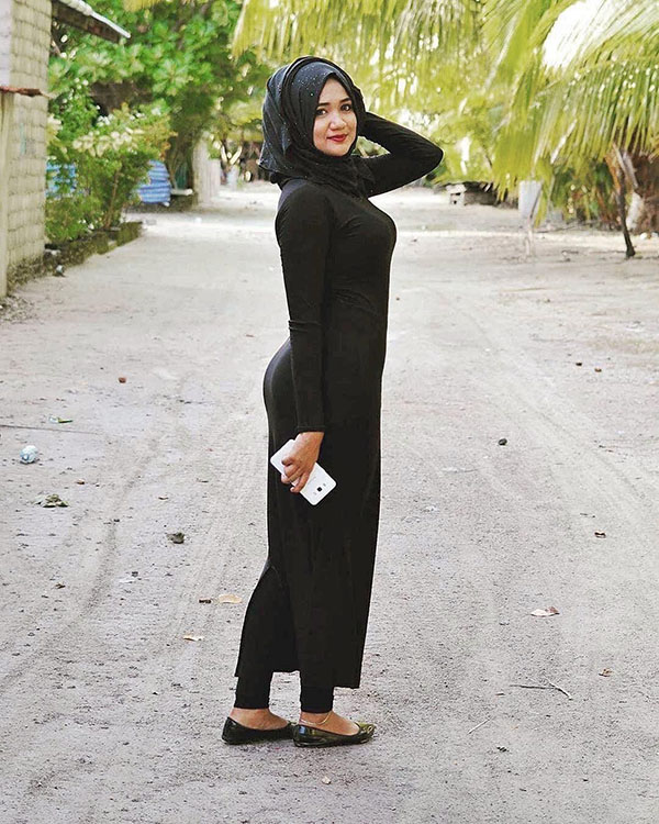 Cewek manis gadis kampung jilbab semok ketat