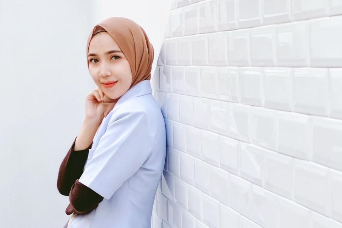 Vivi Mamonto Mahasiswi Kedokteran Cantik Hijab