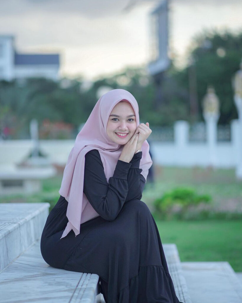 Cewek Manis Dan seksi IMut Hijab Pink