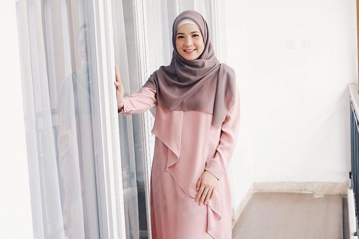Model Baju Gamis Modern dan Kekinian Biar Kamu Tetap Modis dengan Hijab Syar’i