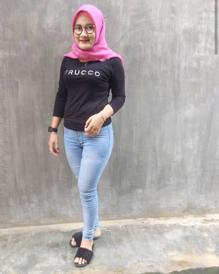 OOTD Hijab dan Celana Jeans Pencil Buat Kamu Yang Suka Petualangan