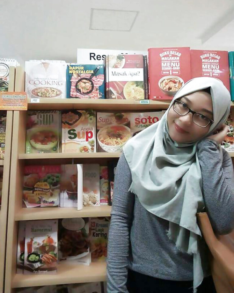 Yang Pamer Aurat Memang Menggoda Tapi Yang Berhijab Lebih Istimewa