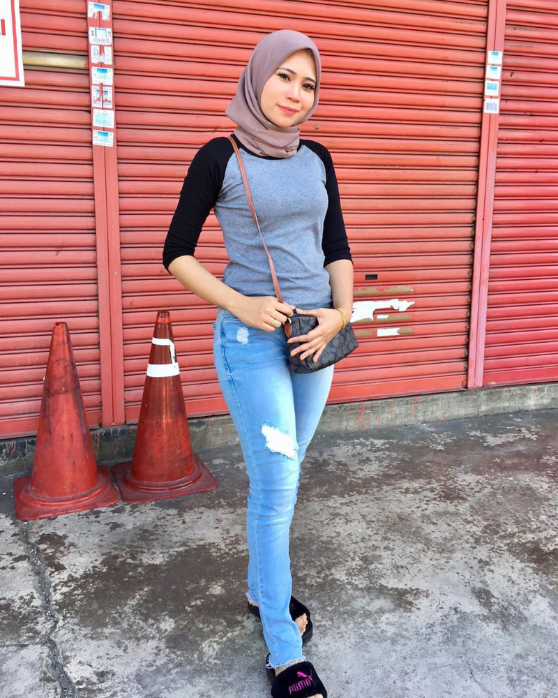 OOTD Hijab  dan  Celana  Jeans  Pencil Buat Kamu Yang Suka 