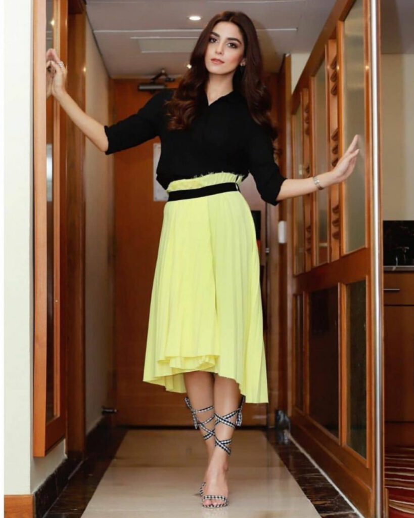 Rok Midi Kuning Maya Ali Artis cantik dan manis PAkistan