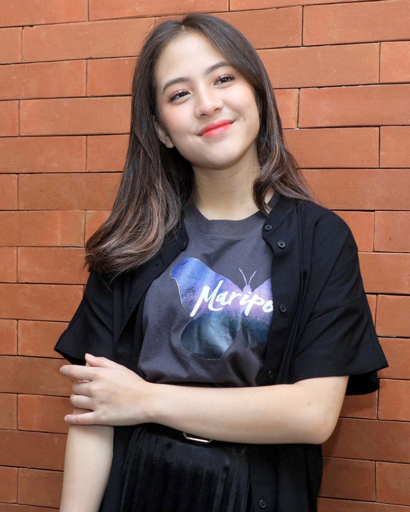 Adhisty Zara baju kaos artis manis Eks JKT48