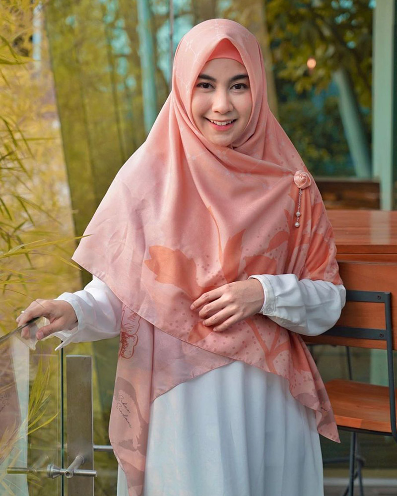 Annisa Rahma jilbab manis pink dan imut