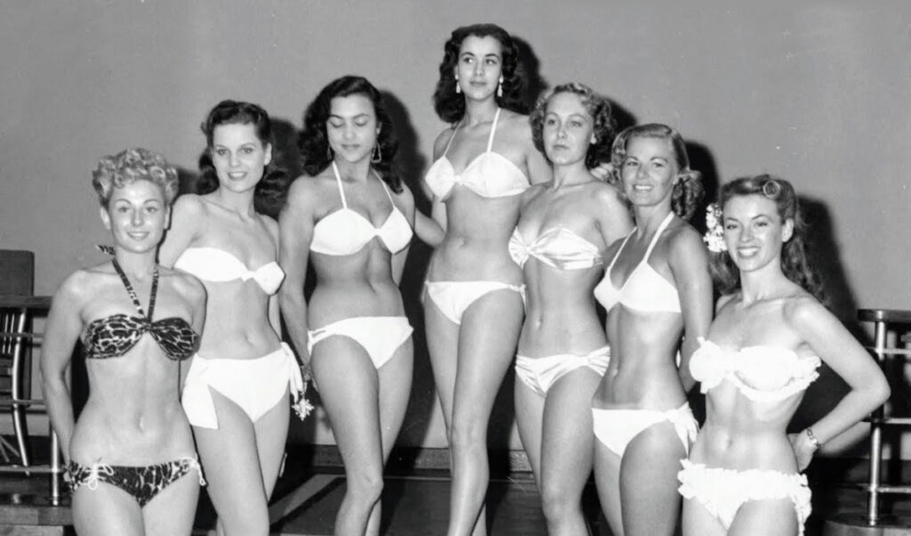 Kiki Hakansson Dalam Penaobatan Miss World 1951 mengenakan Bikini