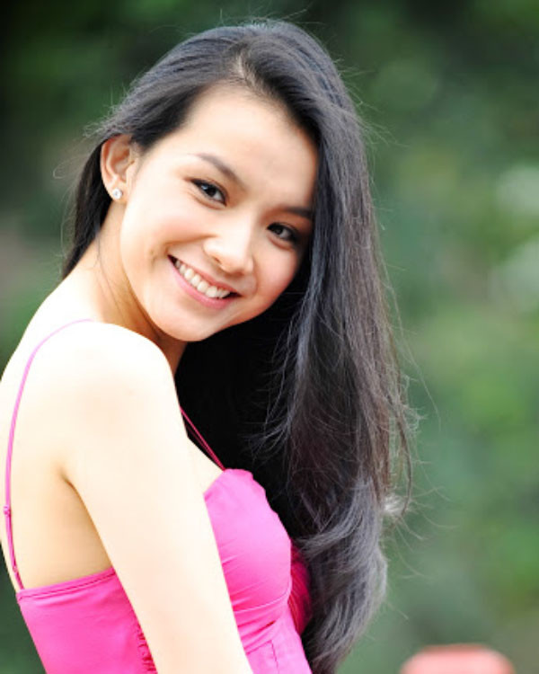 Biodata Nguyen Thuy Lam - Model Cantik dan Seksi Pemenang Miss Vietnam 2008