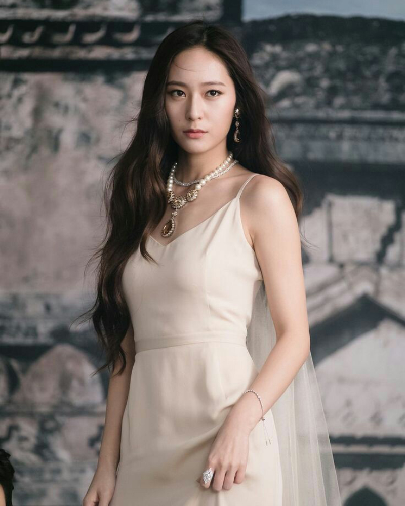 Krystal FX artis kroea selatan anggun dan elegan manis