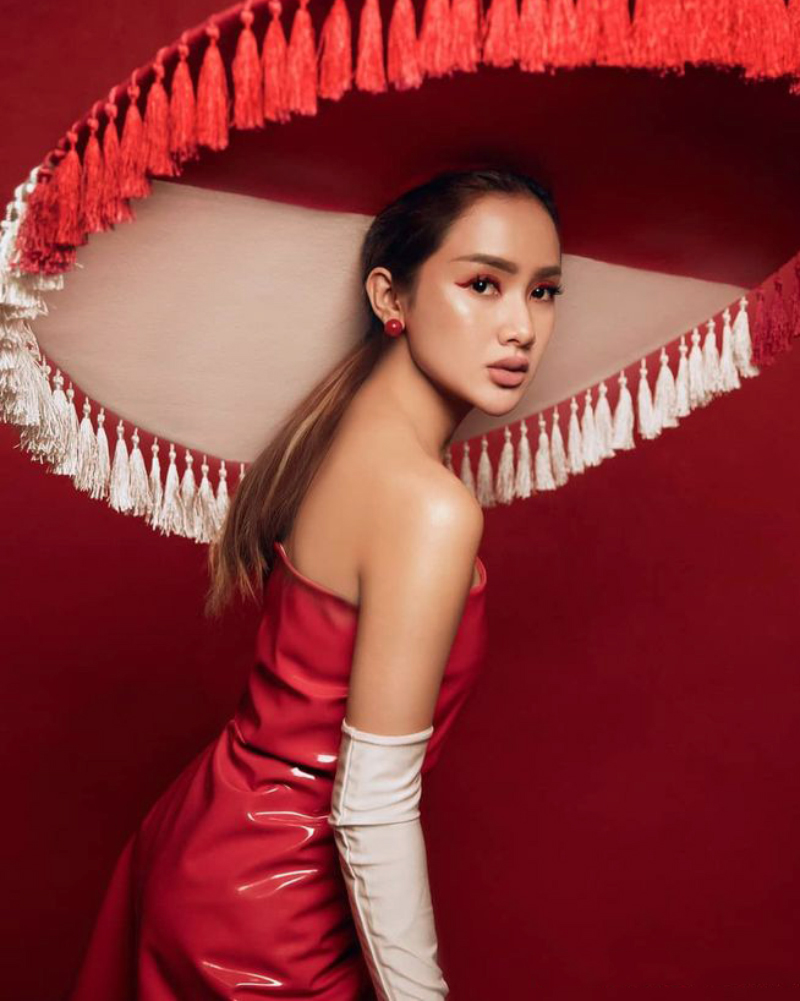 Cita Citaa Photoshoot dengan balutan Red red seksi