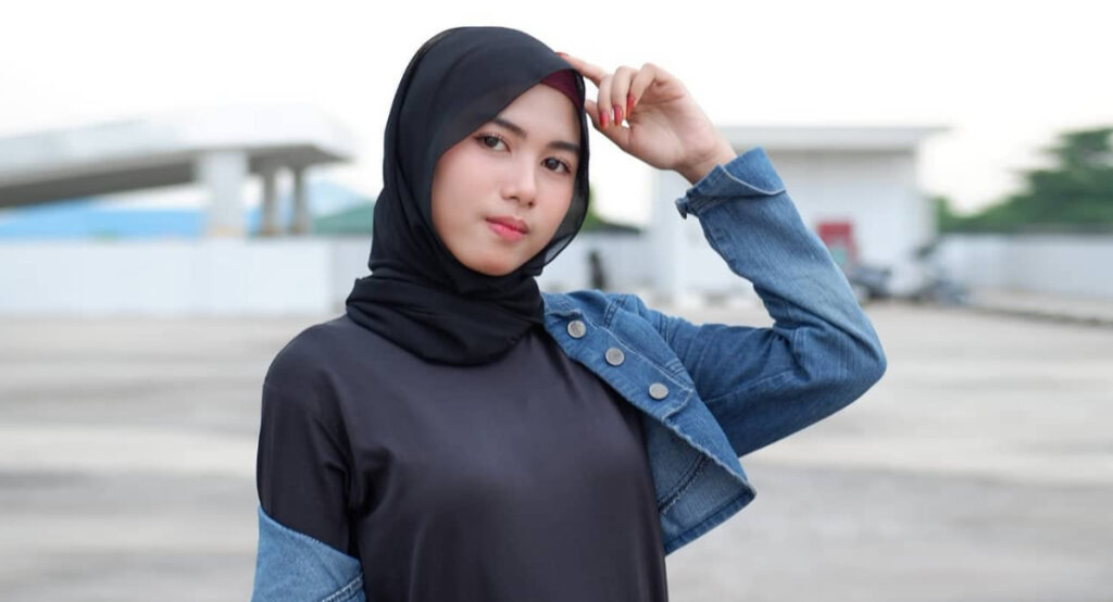 Hunting Foto Model Hijab Casual dengan Konsep Tomboy - Dzargon