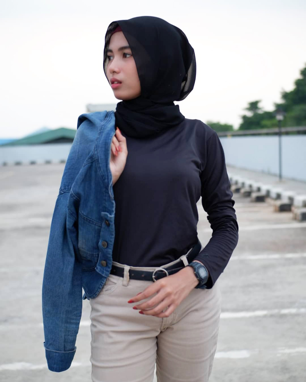 Hunting Foto Model Hijab Casual dengan Konsep Tomboy - Dzargon