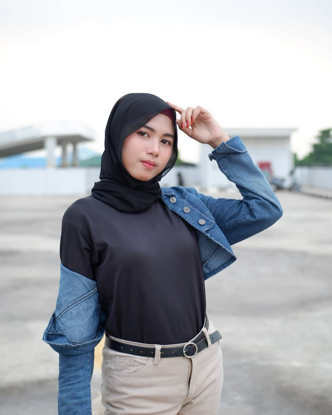 Viral hijab hitam