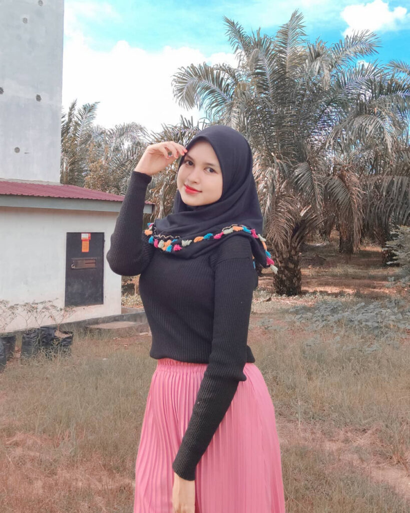 Gaya IMUT cewek IGO OOTD di kebun Sawit