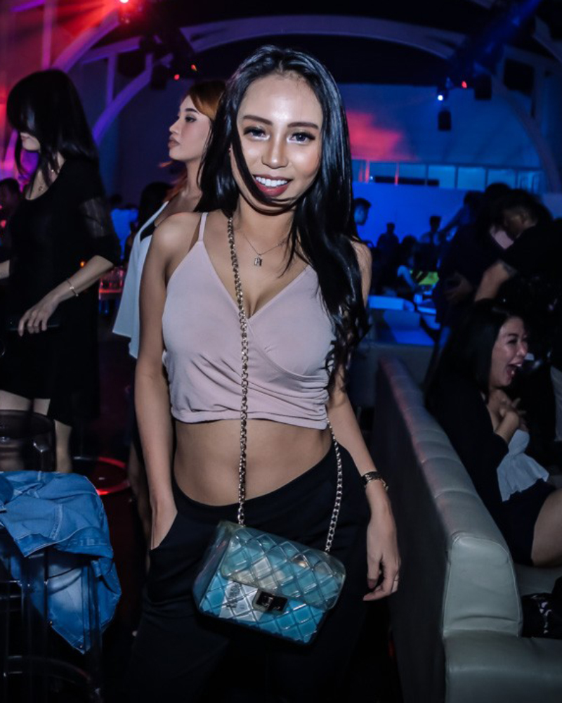 Cewek manis IGO pakai TAnktop seksi dan cantik