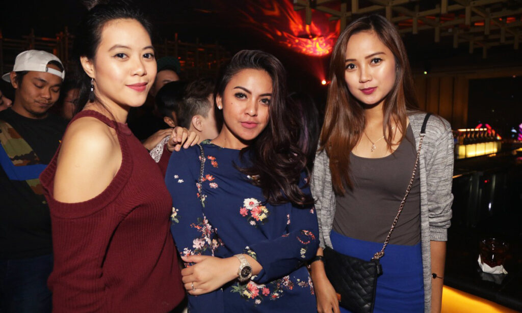 Cewek IGO manis di Club