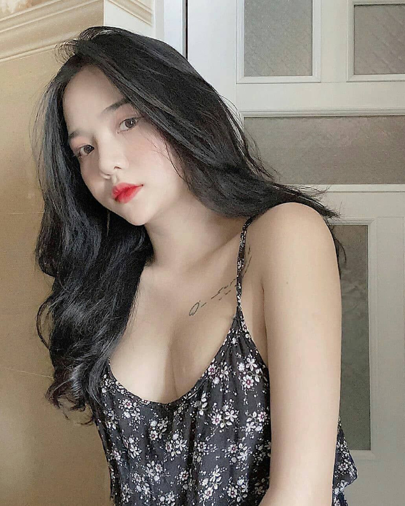 Cewek Muka Polos Tampil Seksi