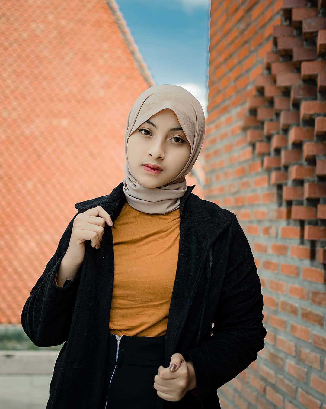 Foto Model Hijab Cantik - Bunga Afithria - Dzargon