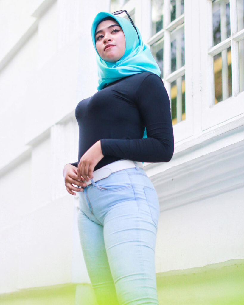 Gaya Dan Pose Foto Model Hijab Cantik Yang Menantang Dzargon